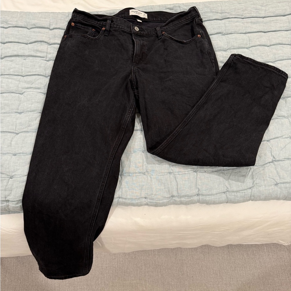 Abercrombie and Fitch, the 90s Straight midrise curve